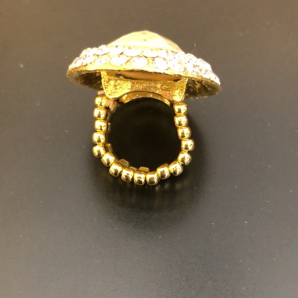 EUC Amrita Singh Gold-tone Resin Cocktail Ring - Picture 2 of 2